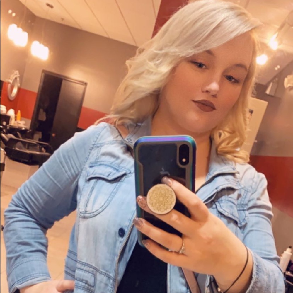 Meet your Posher, Denija